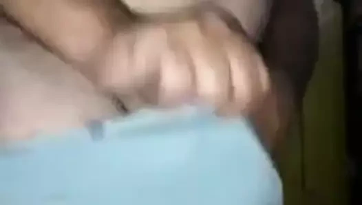 Oso Maduro gordo mostrando su gorda verga