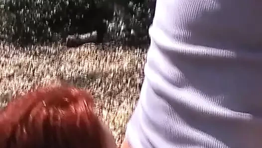 Kızıl saçlı Alman genç kız parkta ve yatak odasında sikiliyor