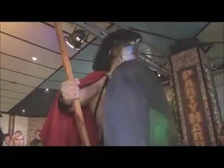 Aç, azgın dişi kurtlar partisi7