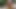 Halka açık bir parkta külotsuz yürüyor ve kimse izlemiyorken işiyor