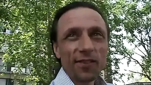 Seksi sarışın orta yaşlı seksi kadın amcık sikişiyor