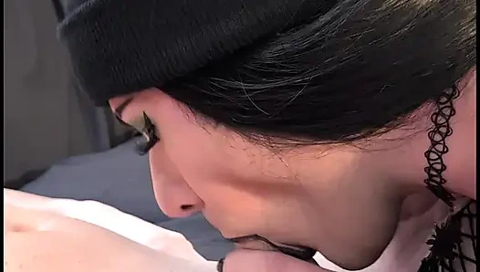 Süper seksi gotik femboy jade madison emiyor ve sikişiyor - derleme 1