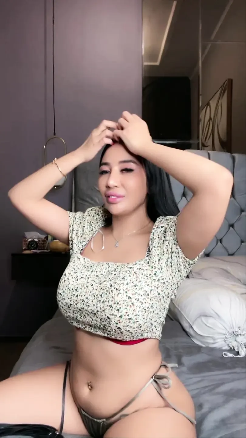 A Beautiful Girl Who Has A Crush On Her Boyfriend And Has A Crush On Her Boyfriend