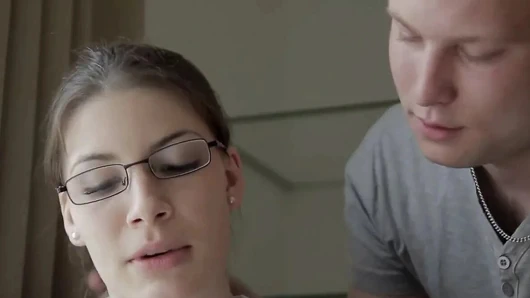 O inek - cum ile yüz boyalı asosyal hottie