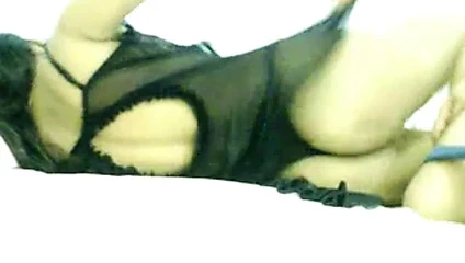 desi karısı giyen g-string oynadığına tarafından koca