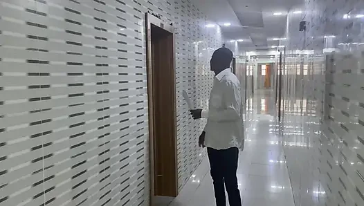 Ateşli fışkırtma öğretmene çok yağmur yağıyor. Keskin