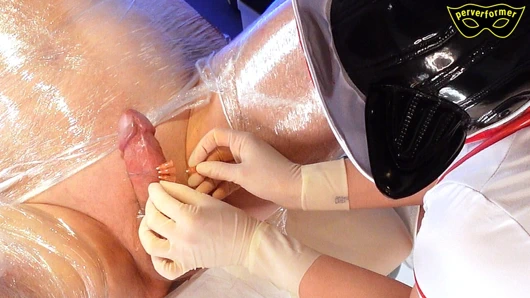 Hasta külotsuz doktor tarafından beyni yıkanıyor