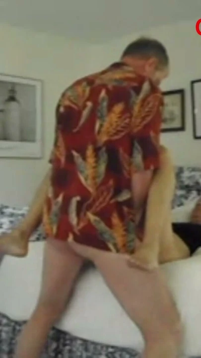 Komşu, Seksi MILF Hotwife Cuckhold Candi Annie ile Öğleden Sonra Seks İçin Uğradı | Bölüm 1