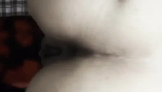 Yaramaz tombul evli kadın kocasının en iyi arkadaşına biniyor