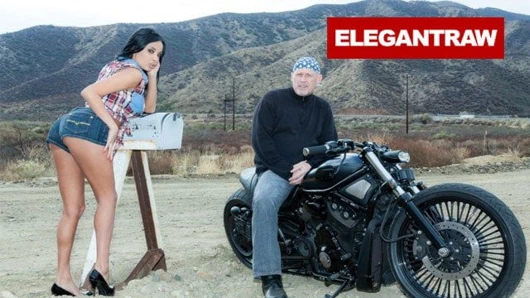 Anissa kate hiçbir erkeğin arazisine bir horoz sürmek