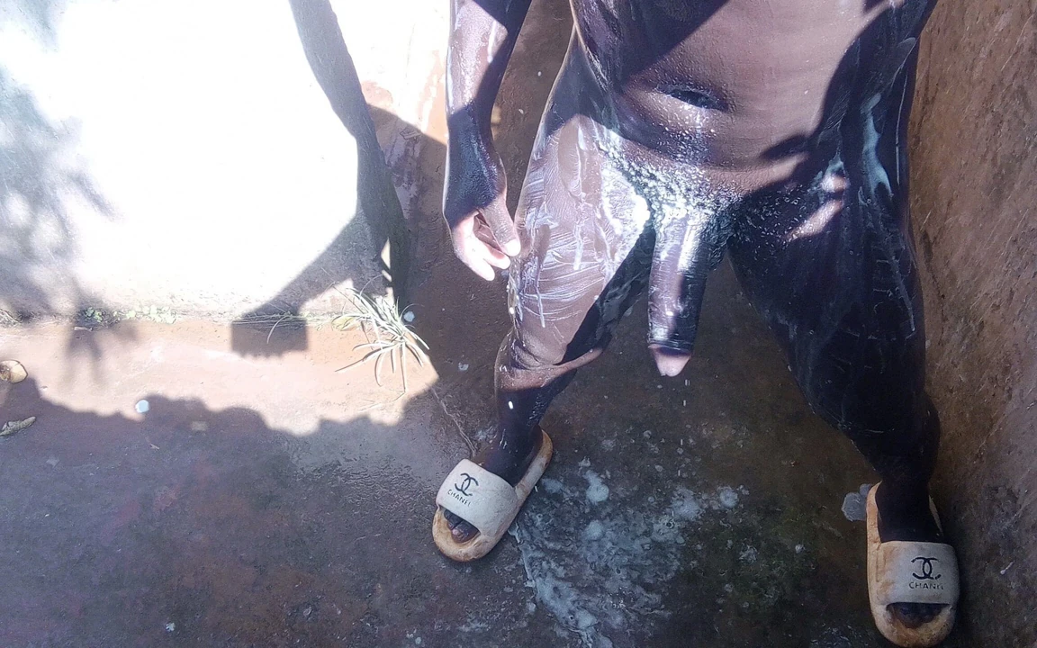 Diz Çök, Kalın Yarağımı Al Ve Siyah Dölümün Her Damlası Yutana Kadar Derine Al
