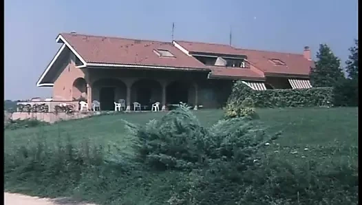 Bebek Pozzi için anal ve lezbiyen deneyimi ile grup seks