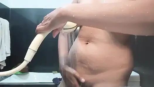 Çılgın Kamboçyalı genç erkek avcısı Maxine X 24 inç dildo ve makine yapıyor