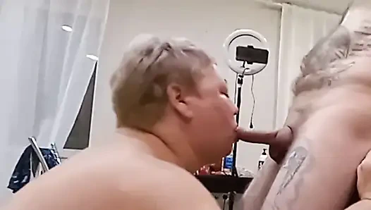 Sürtük kartlarda kayboldu ve bana sakso çekiyor