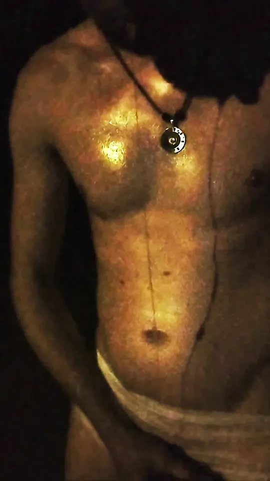 Halka açık exhib kaltak kıyafetlerle koşuyor