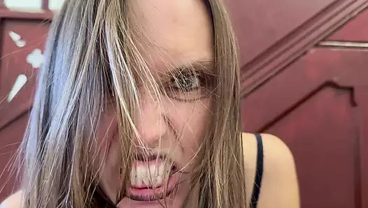 Vahşi dildo ısırıyor gnawing