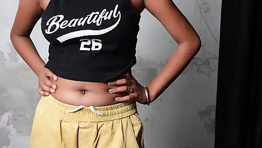 Okul arkadaşım beni odasına davet etti ve beni sert sikti.