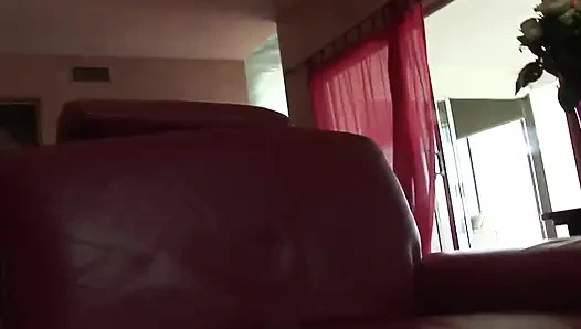 Küçük memeli kızıl saçlı shorthair sert yarak domaltıyor ve yüzü boşalıyor