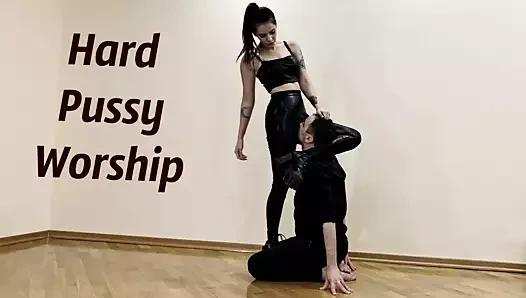 kaba KEDİ ibadet Sabit tokat ve tükürme aşağılama