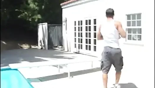 Nikki benz dövmeleriyle kanepede sikişiyor