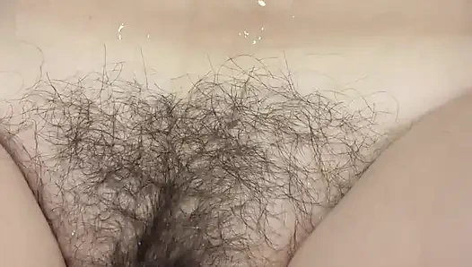 Vücuduma boşalmasına izin verdim, beni tam sütle doldurdu ve yine besik olmadan kalıyorum