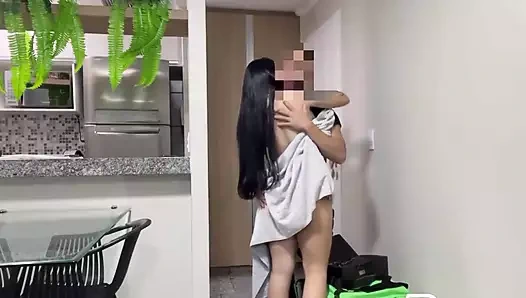 Devam etmek için kuryeyle seks yaptım bölüm 1