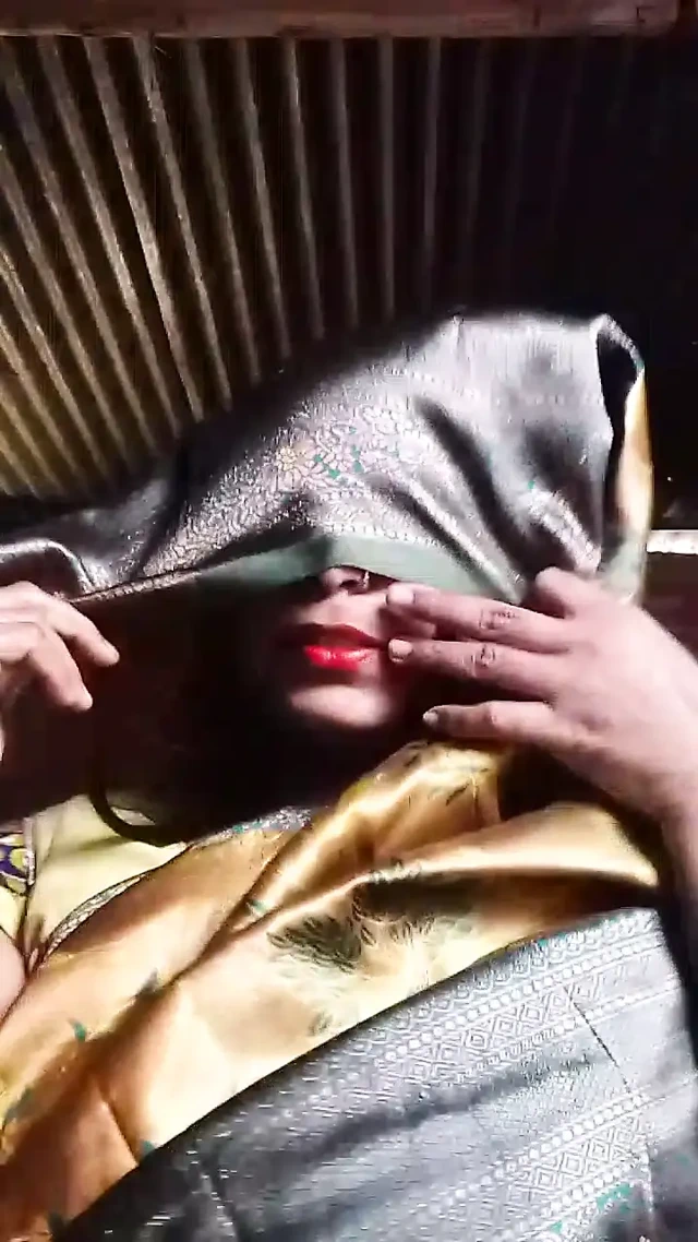 Hintli deshi köyü ateşli sexi sanskaari ev hanımı mastarbuting amını baştan çıkarıyor