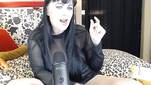 Asmr - yüksek sesle kıtır kıvrılan fırınlanmış cips