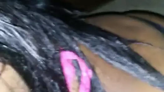 O çük emiyor ve onu seviyor