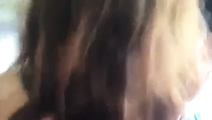 Olgun sürtük evli kadın ve bi-hub bir yarağı paylaşıyor