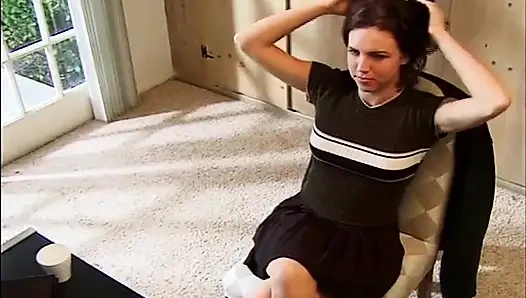 Ateşli esmer ve sarışın kızlar yoğun parmaklama seanslarında