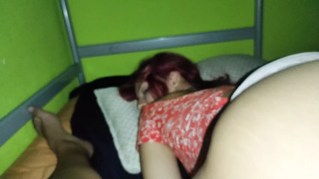 Гигантский камшот в крошечную тугую киску худенькой тинки