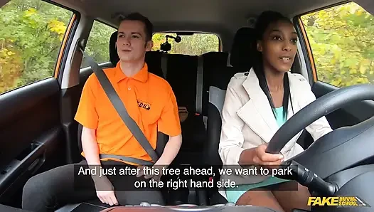 Fake driving school - Asia Rae bir derse gittiğinde biraz beyaz yarakla yetiniyor
