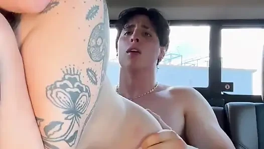 2 lezbiyen 1 yarak