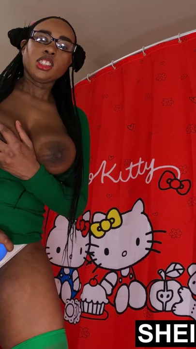 Hd kıvrımlı sürtük memeleri derleme! busty abanoz nerd sheisnovember doğal göğüsleri ve en büyük sert meme uçlarını gösterir | Klip 2