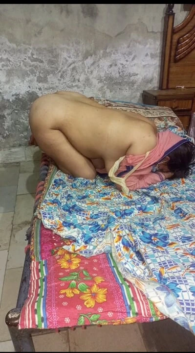 Hintli desi sıkı amcıklı kız sert seks videosu