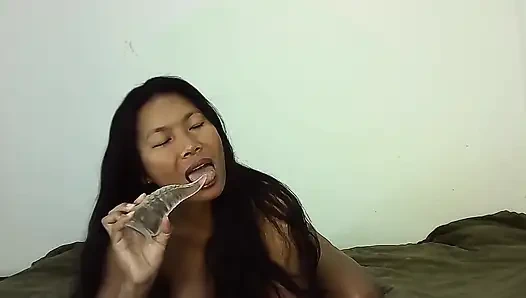 Thaiger mastürbasyon yapıyor, yüze biniyor ve ilk anal