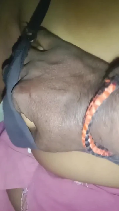 Bacağının acıdığını söyledi, ben de gitmesine izin verdim ve sonra amını yaladı ve sonra seksi konuşarak beni baştan çıkardı. | Klip 1