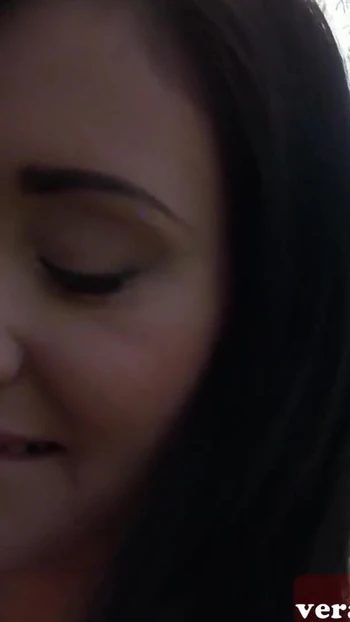 Незабываемый момент от "Немецкая 18-летняя тинка в колготках в любительском видео от первого лица"