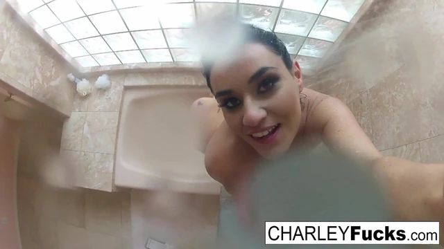 Charley kovalamak showers kapalı sonra bir iyi sikme