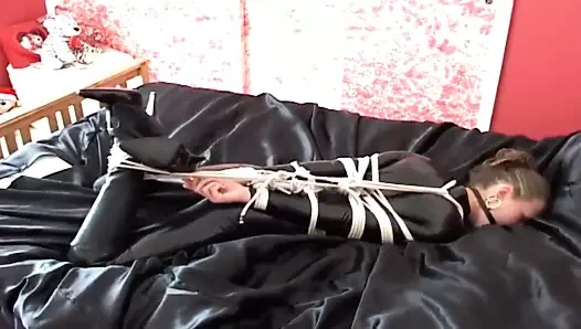 catsuit hogtied ve top esnemeler