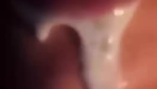 Süt içen yaramaz kız