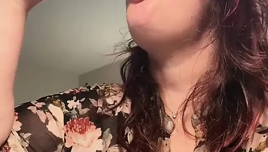 Baştan çıkarıcı iri güzel kadın rootbeer chug ve bella blast tarafından geğirme