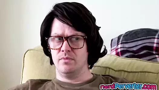 Tatlı kız inek sapık adamın yarağını emiyor