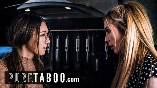 Aiden ashley mutfakta oda arkadaşını parmaklıyor (hile)