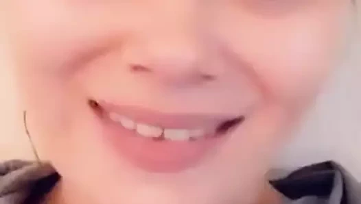 Her zaman aklınıza gelebilecek sıradan bir kız değil