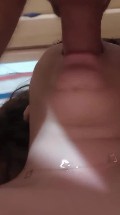 Mısırlı Orta Yaşlı Seksi Kadın Gırtlağına Kadar Sert Sikiyor