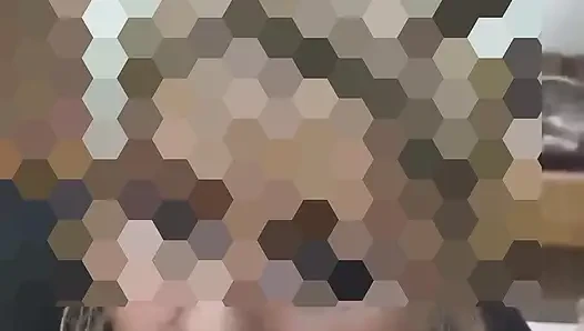 Penisinin üzerinde öğürmeyi seviyorum