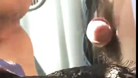 La chinoise se fait sauter en voiture