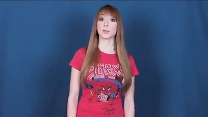 seksi lisa folyolar bir lapdance yapmaya çalışır